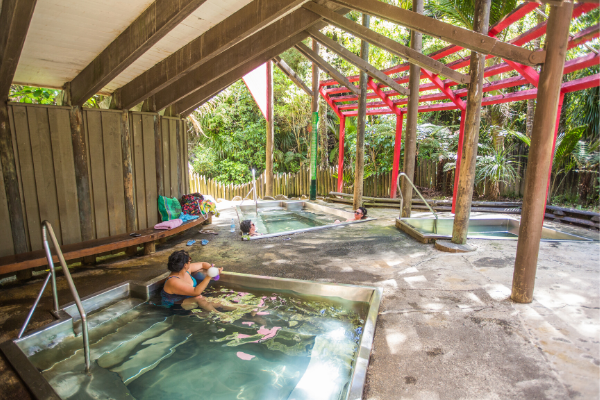 Morere Hot Springs 600x400