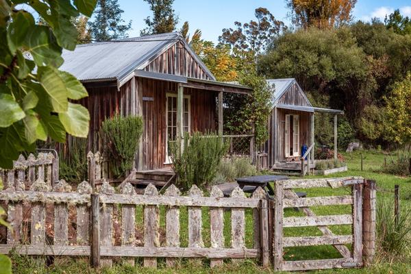 Morere Lodge cabins 600x400