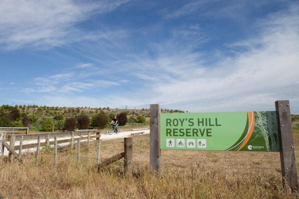 Roys Hill Reserve cyclist 600x400