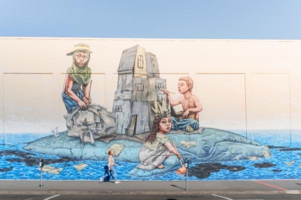 Street art and art galleries 600x400