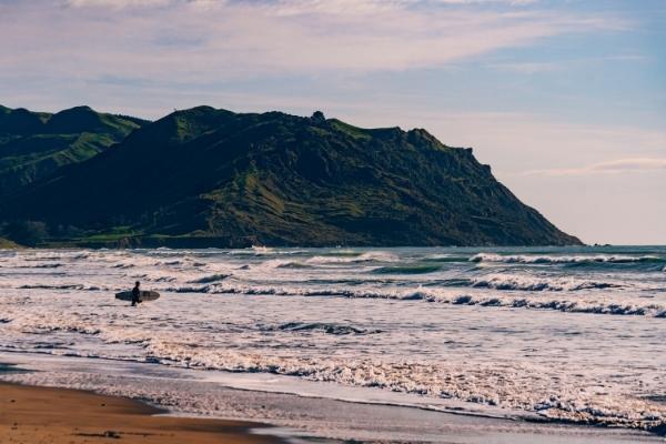 Surfing Kairakau 600x400