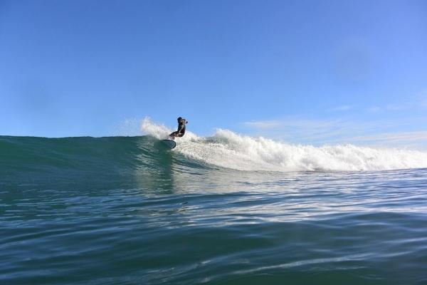 Surfing Mahia 600x400
