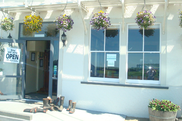 Tikokino Country Hotel 600x400
